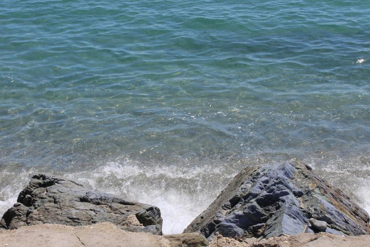 Bord de mer, pieds dans l'eau, vue panoramique Villa San-Nicolao Esterno foto