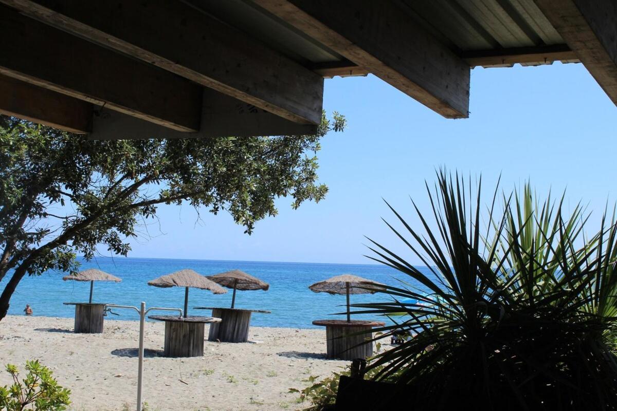 Bord de mer, pieds dans l'eau, vue panoramique Villa San-Nicolao Esterno foto