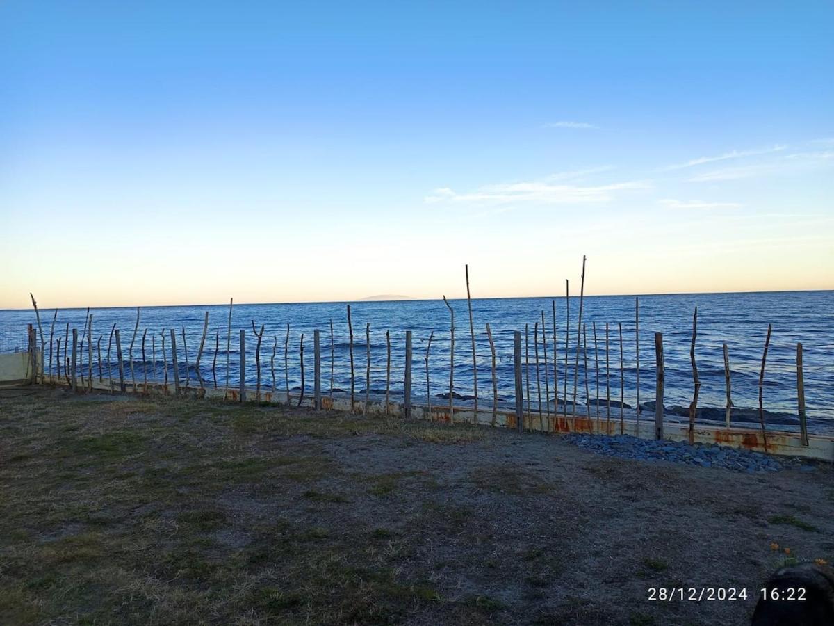 Bord de mer, pieds dans l'eau, vue panoramique Villa San-Nicolao Esterno foto